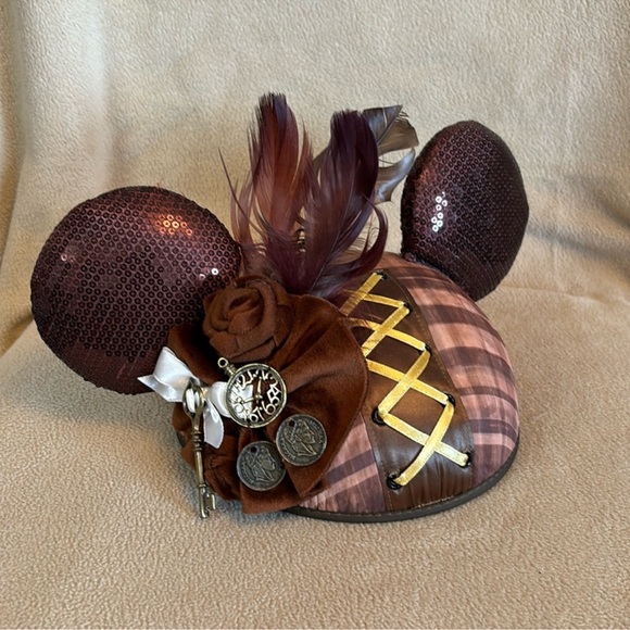 Disney World Accessories - Disney Couture Chic Brown Sequin Feather Hat with Key Charm NWOT